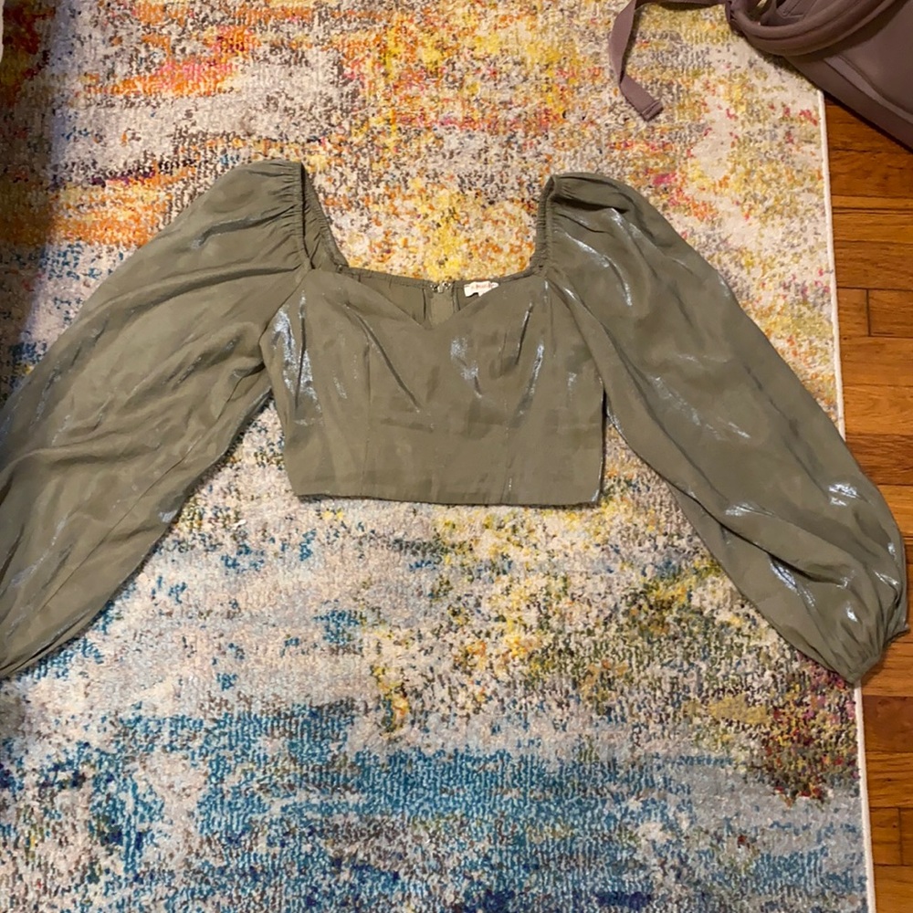 Green puff long sleeve crop top